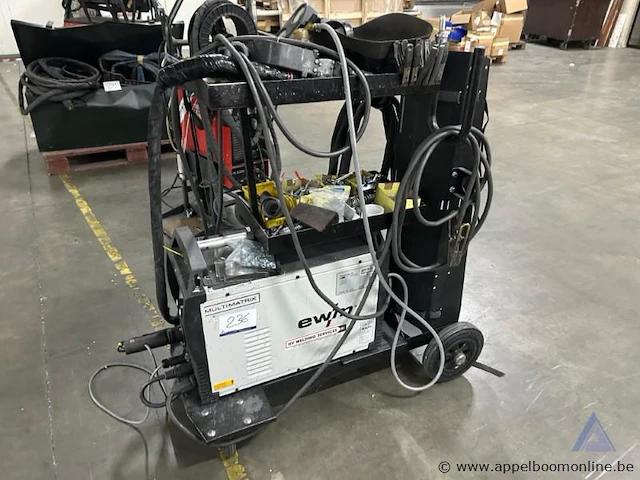Lasapparaat ewm taurus 355 synergic s hp mm tkm, serienummer 0000574603, op verrijdbare kar met kabels, lastoorts, massaklem en diverse kleine onderdelen. - afbeelding 3 van  3