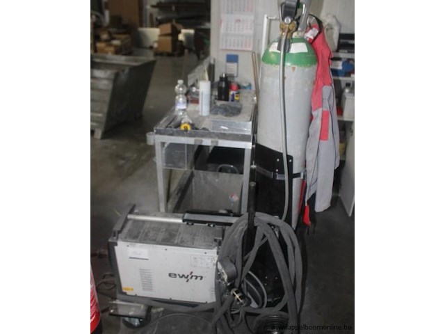 Lasapparaat ewm taurus 355 synergic s hp mm tkm, serienummer 0000617891, lasbekabeling, gasflessen, verrijdbare kar, werking niet gekend - afbeelding 1 van  4