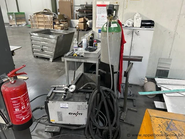 Lasapparaat ewm taurus 355 synergic s hp mmm tkm, serienummer 0000617891. inclusief gasfles, draadaanvoer en slangenpakket op verrijdbaar onderstel. - afbeelding 1 van  3