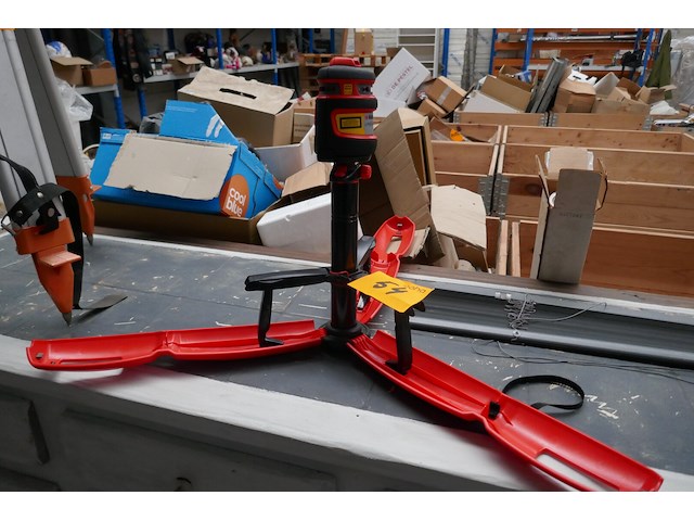 Laser tripod black & decker - afbeelding 1 van  4