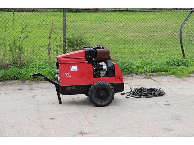 Lasgenerator diesel met laskabels - afbeelding 1 van  1