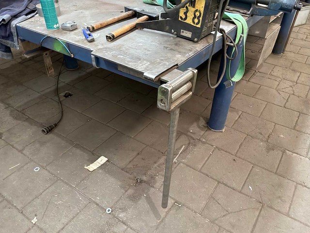 Lastafel met 6 bankschroeven en 2 buizenplooiers - afbeelding 7 van  12