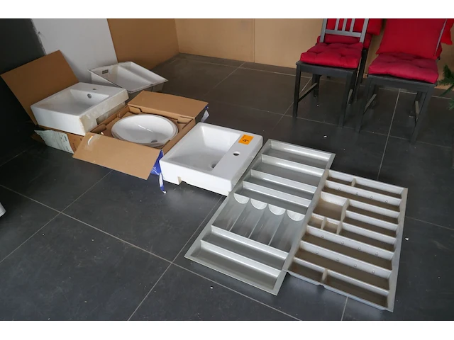 Lavabo's en bestekbakken - afbeelding 1 van  6