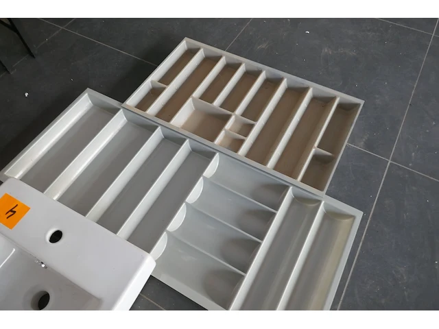 Lavabo's en bestekbakken - afbeelding 5 van  6