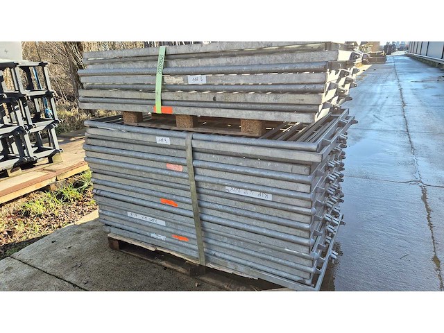 Layher - leuningen 2072 niet verstelbaar - various staging - afbeelding 1 van  6