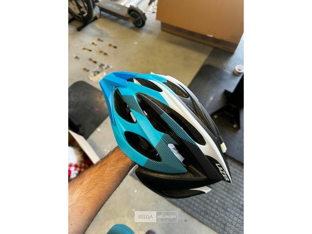 Lazer rox mtb helm zwart/cyaan xl - afbeelding 1 van  1