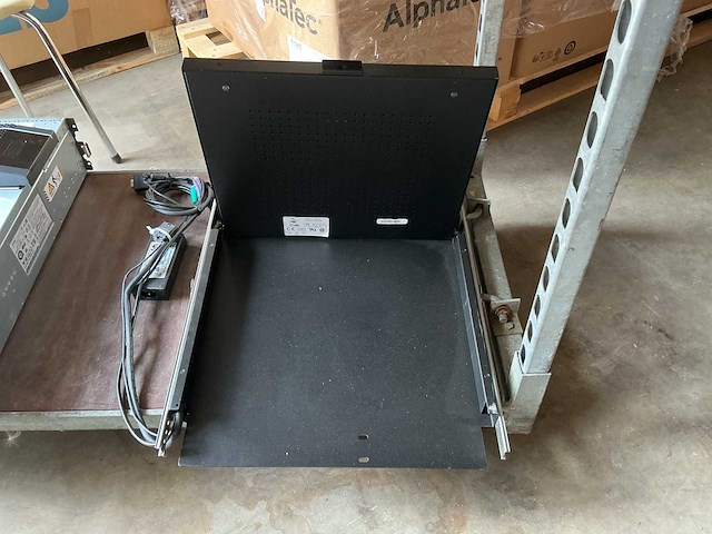 Lcd 19”rack console 14 kvm tray - afbeelding 2 van  4