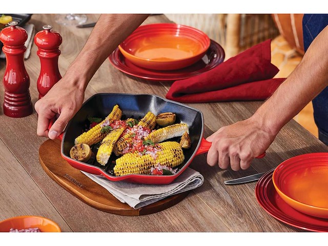 Le creuset koekenpan geëmailleerd gietijzeren grill, vierkant, 26 cm, 2,86 kg, cherry, 20183260600422 - afbeelding 1 van  8