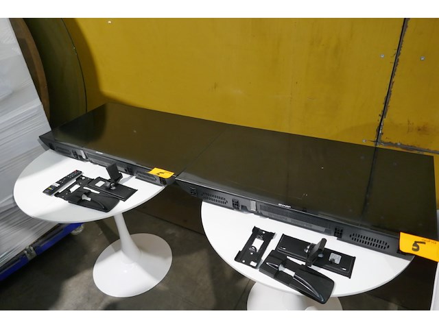 Led lcd tv 2 stuks - afbeelding 1 van  7