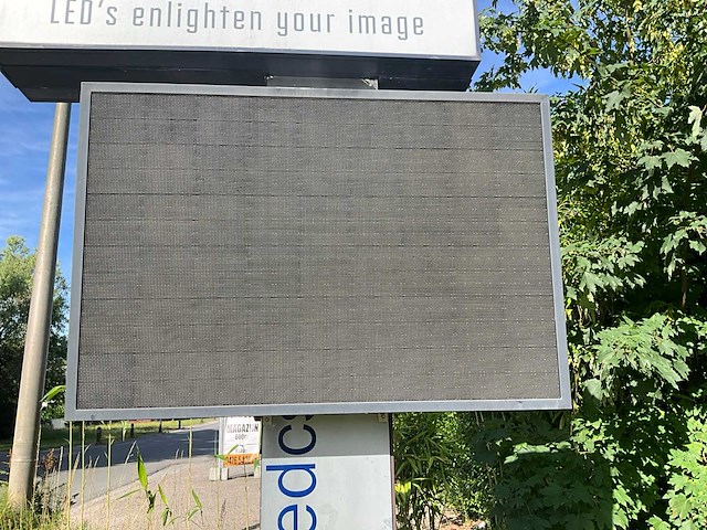 Led scherm met lichtbak op paal - afbeelding 8 van  10
