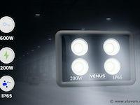 Led schijnwerper 200w – 6500k koud wit – ip65 waterdicht (x2) - afbeelding 1 van  5