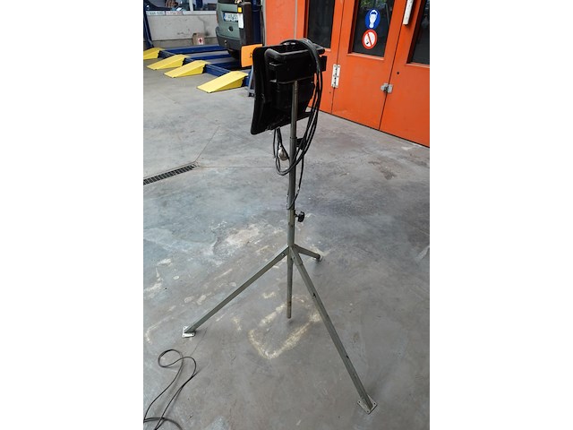 Led verstraler op statief - afbeelding 3 van  5