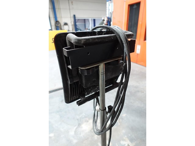 Led verstraler op statief - afbeelding 4 van  5