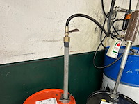 Leeg vat + aanvoerslang