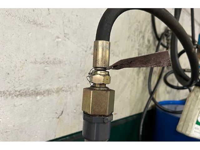 Leeg vat + aanvoerslang - afbeelding 2 van  3