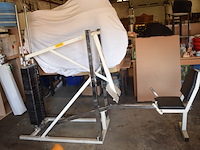 Leg press fitnessmachine voor het trainen van beenspieren