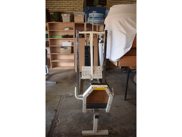 Leg press fitnessmachine voor het trainen van beenspieren - afbeelding 2 van  7