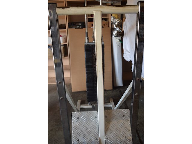 Leg press fitnessmachine voor het trainen van beenspieren - afbeelding 4 van  7