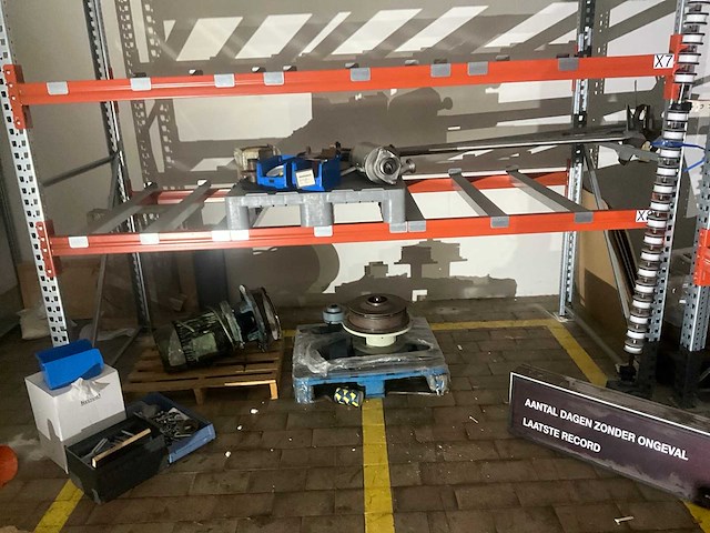 Legbordstelling en rollenbaanonderdelen. - afbeelding 17 van  23