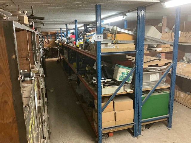 Legbordstelling met inhoud - afbeelding 1 van  16