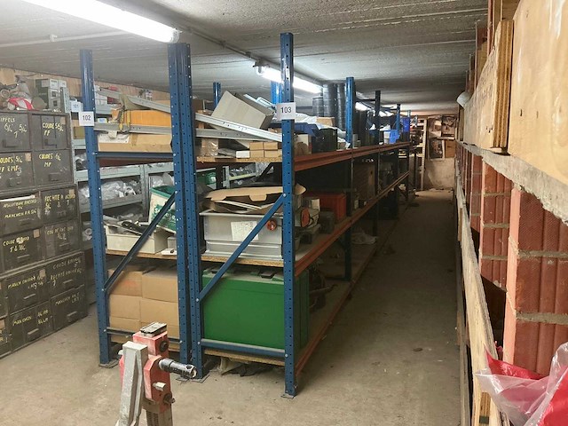 Legbordstelling met inhoud - afbeelding 1 van  15