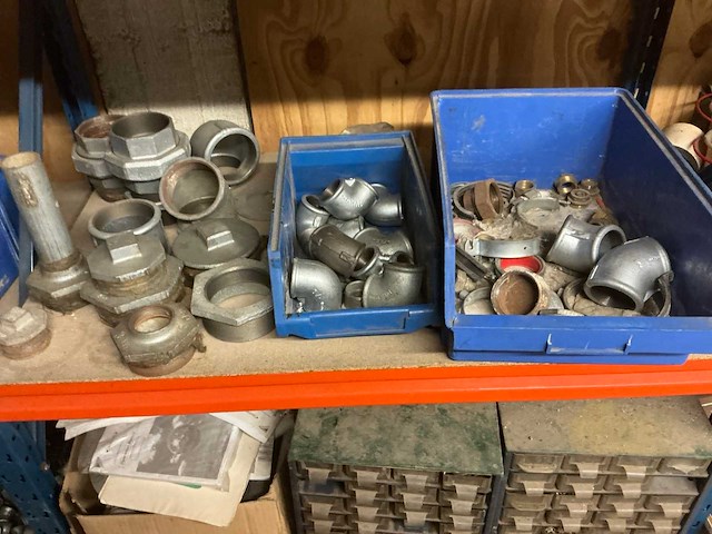 Legbordstelling met inhoud - afbeelding 4 van  18