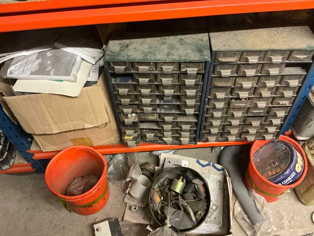 Legbordstelling met inhoud - afbeelding 5 van  18