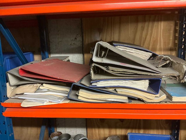 Legbordstelling met inhoud - afbeelding 6 van  18