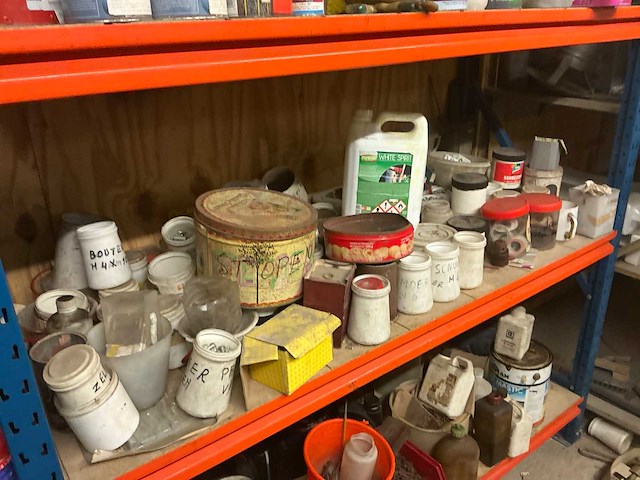 Legbordstelling met inhoud - afbeelding 9 van  18