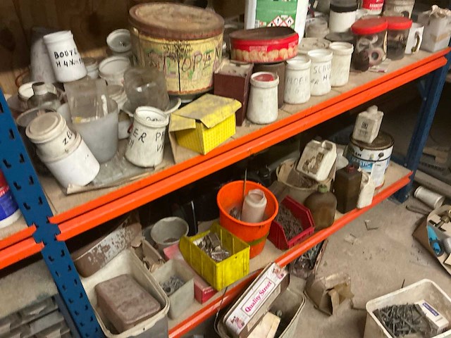 Legbordstelling met inhoud - afbeelding 10 van  18