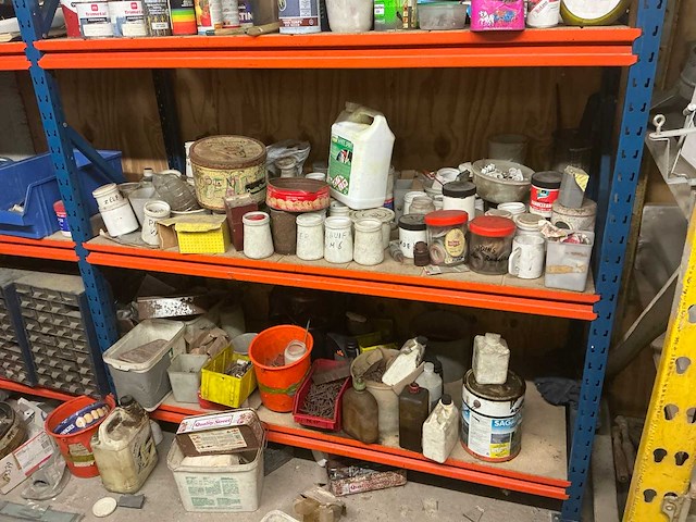 Legbordstelling met inhoud - afbeelding 13 van  18