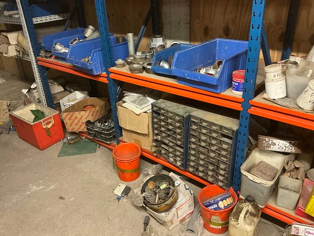 Legbordstelling met inhoud - afbeelding 15 van  18