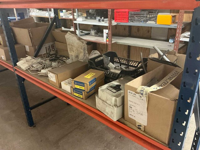 Legbordstelling met inhoud - afbeelding 2 van  21