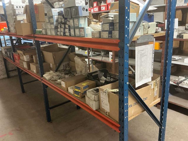 Legbordstelling met inhoud - afbeelding 3 van  21