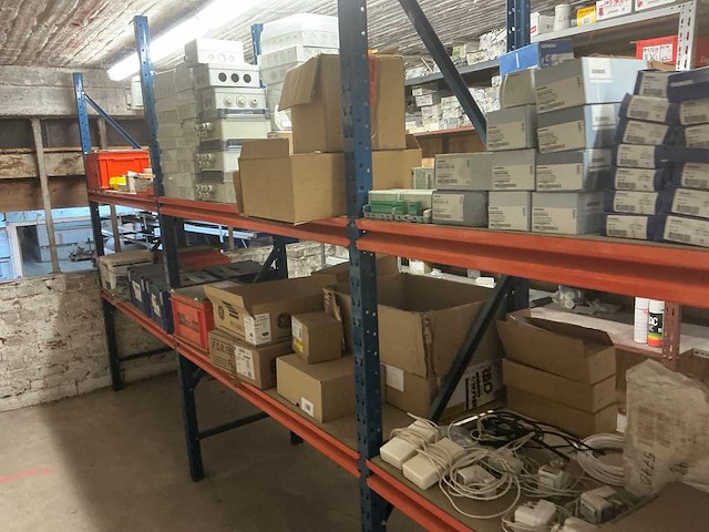 Legbordstelling met inhoud - afbeelding 4 van  21