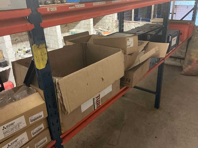 Legbordstelling met inhoud - afbeelding 9 van  21