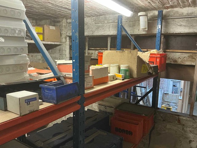 Legbordstelling met inhoud - afbeelding 10 van  21