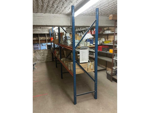 Legbordstelling met inhoud - afbeelding 12 van  21