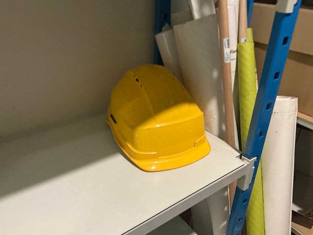 Legbordstelling met inhoud - afbeelding 2 van  20