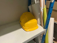 Legbordstelling met inhoud - afbeelding 2 van  20