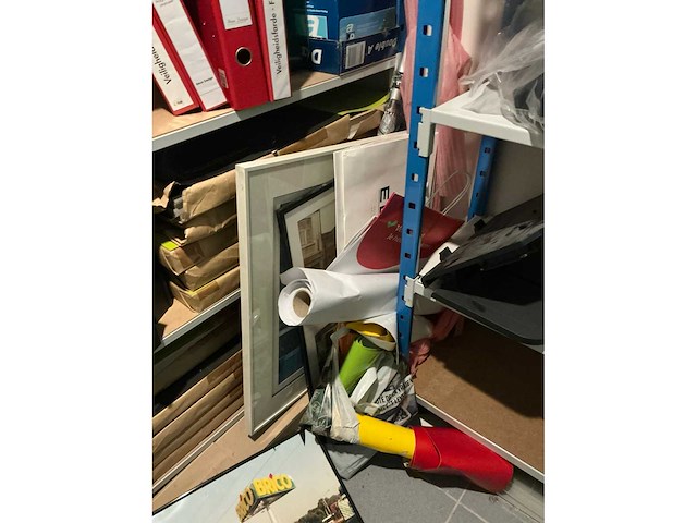 Legbordstelling met inhoud - afbeelding 5 van  20