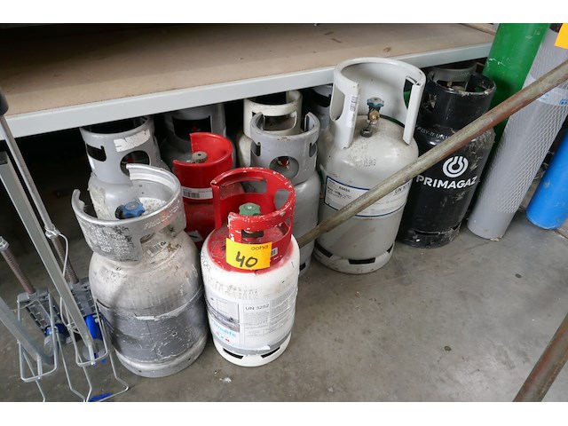 Lege gasflessen - afbeelding 1 van  3