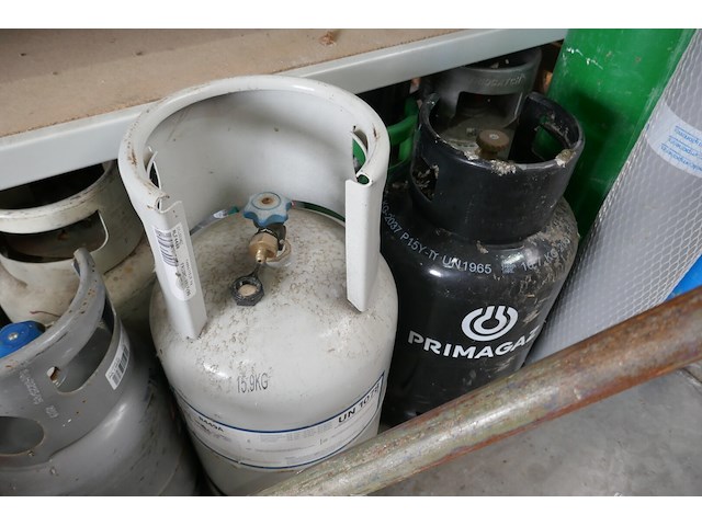 Lege gasflessen - afbeelding 2 van  3