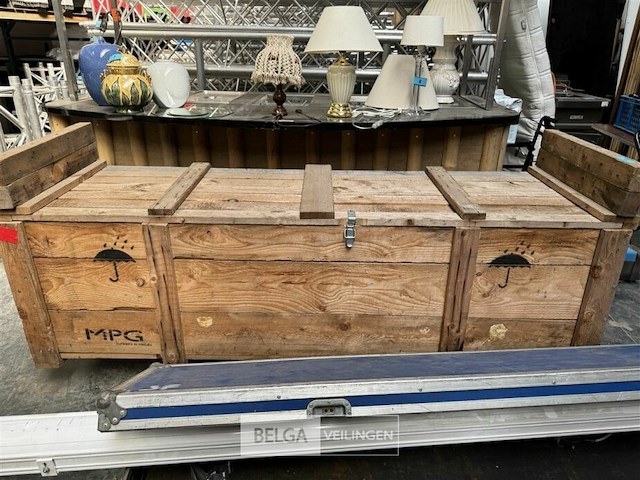 Lege houten kist op wielen l 202cm - afbeelding 1 van  4