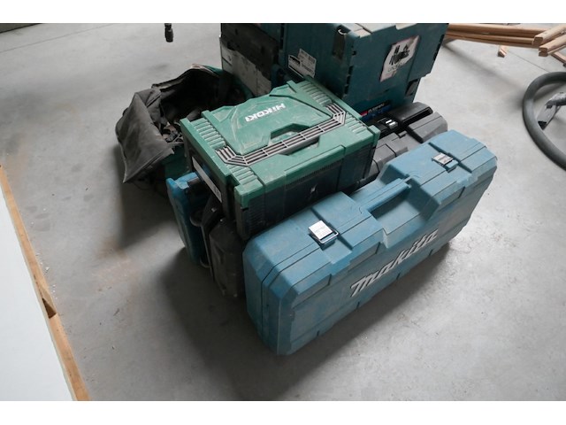 Lege koffers voor werkmachines - afbeelding 3 van  3