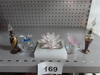 Lege parfumflesjes 4 stuks en kristallen bloem - afbeelding 1 van  4