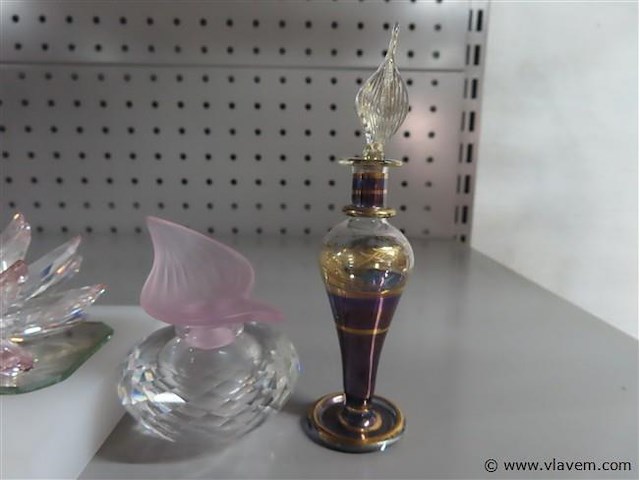 Lege parfumflesjes 4 stuks en kristallen bloem - afbeelding 2 van  4