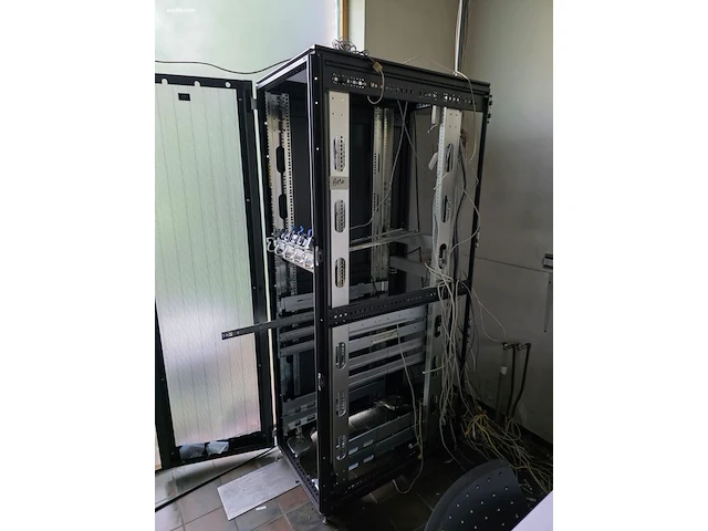 Lege serverrack nn - afbeelding 2 van  2