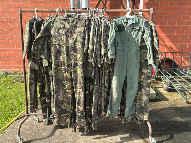 Legerkleding/paintball overalls (37x) - afbeelding 1 van  12