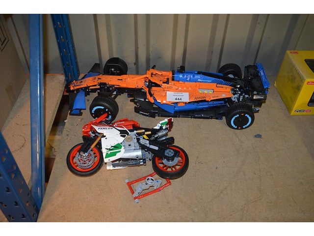 Lego f1 auto, lego motor - afbeelding 1 van  9